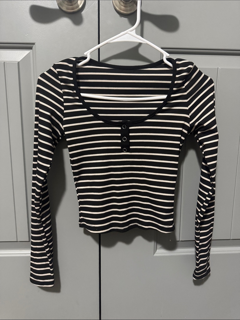 Striped Long-Sleeve Scoop Neck Top - Black & Cream